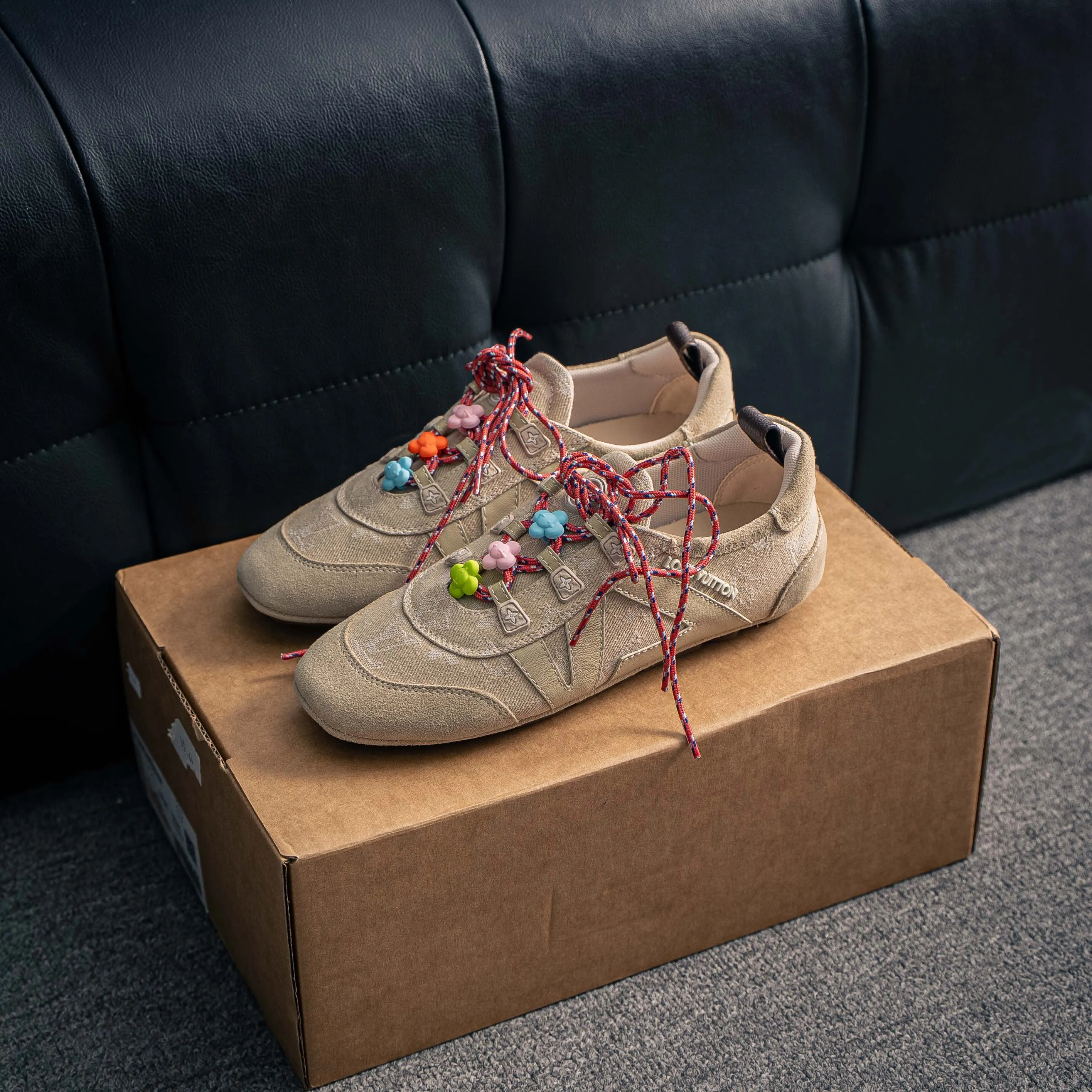 # LV SNEAKERWA Sneakers LV Sneakenina Sneakers Cowhide Leather ， mono grammar Canvas LV ， Shoes